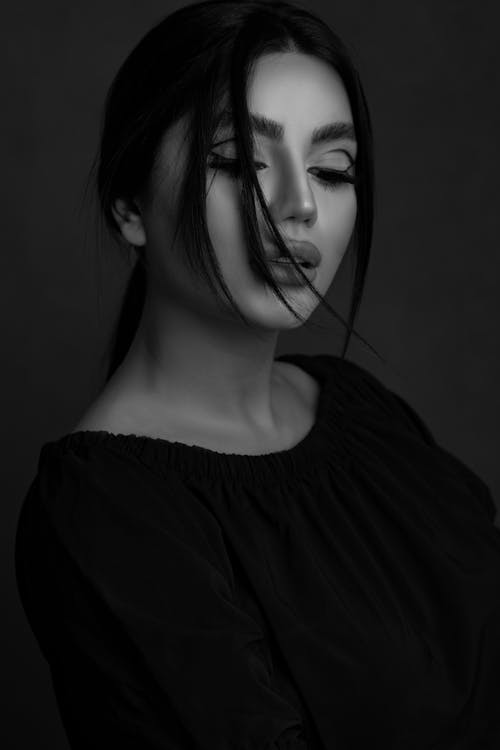 Foto stok gratis grayscale, hitam & putih, kaum wanita