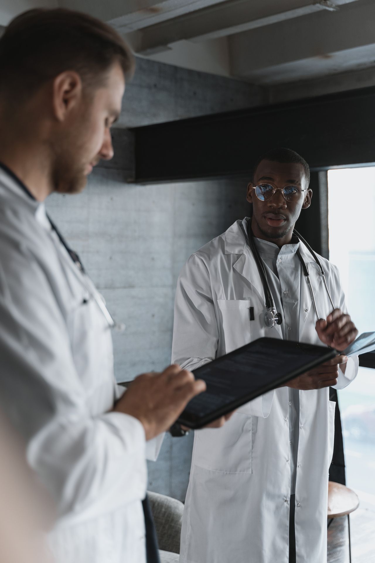 Dokter menggunakan ClinicalLog