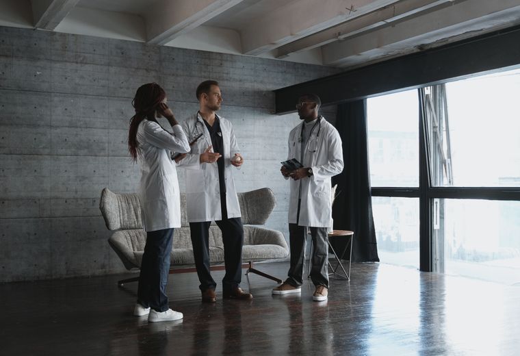 Interconsulta entre profesionales médicos