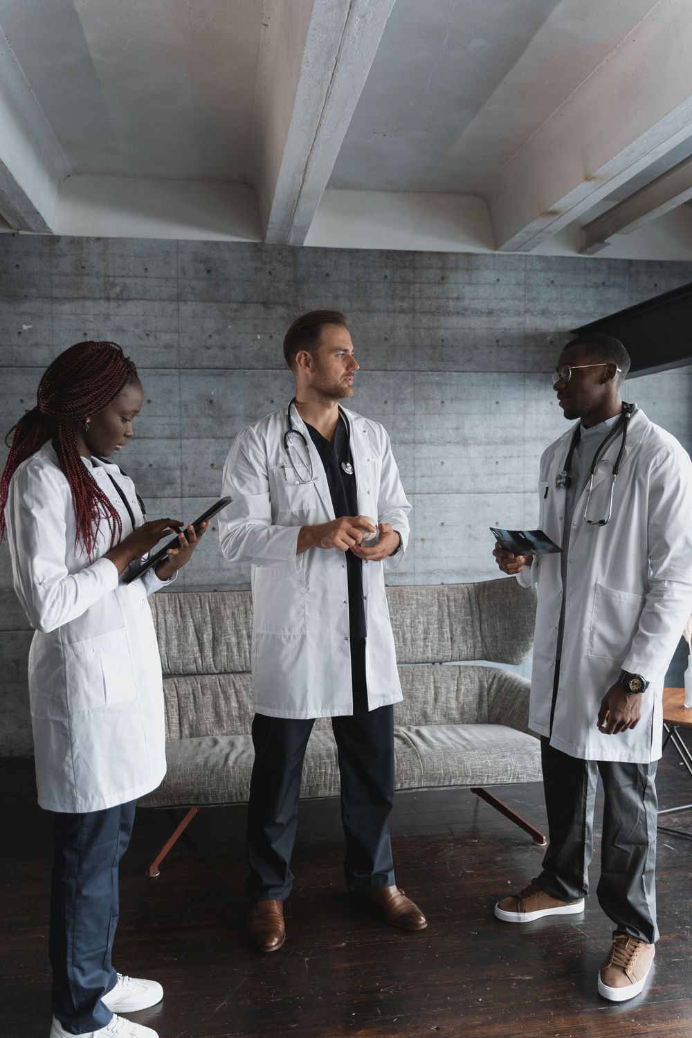 Clinical team collaborates over diagnostic findings