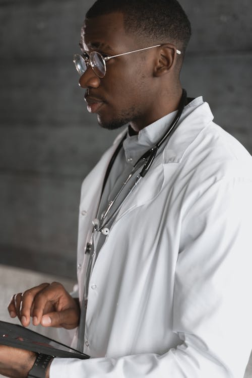 Kostnadsfri bild av afroamerikansk man, labb rock, läkare