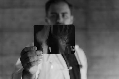 Gratis lagerfoto af arbejder, fokuseret, læge