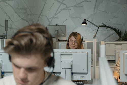 11,121 en la categoría «Call center monitor» de fotos e imágenes de stock  libres de regalías