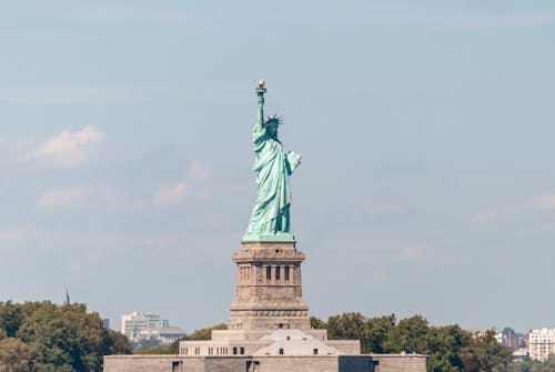 Free Statue of Liberty Under the Blue Sky Stock Photo