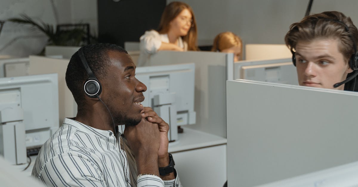 ¿Qué diferencia a una empresa “rápida” de una empresa “resolutiva” en atención al cliente? ¿Qué diferencia a una empresa “rápida” de una empresa “resolutiva” en atención al cliente?
