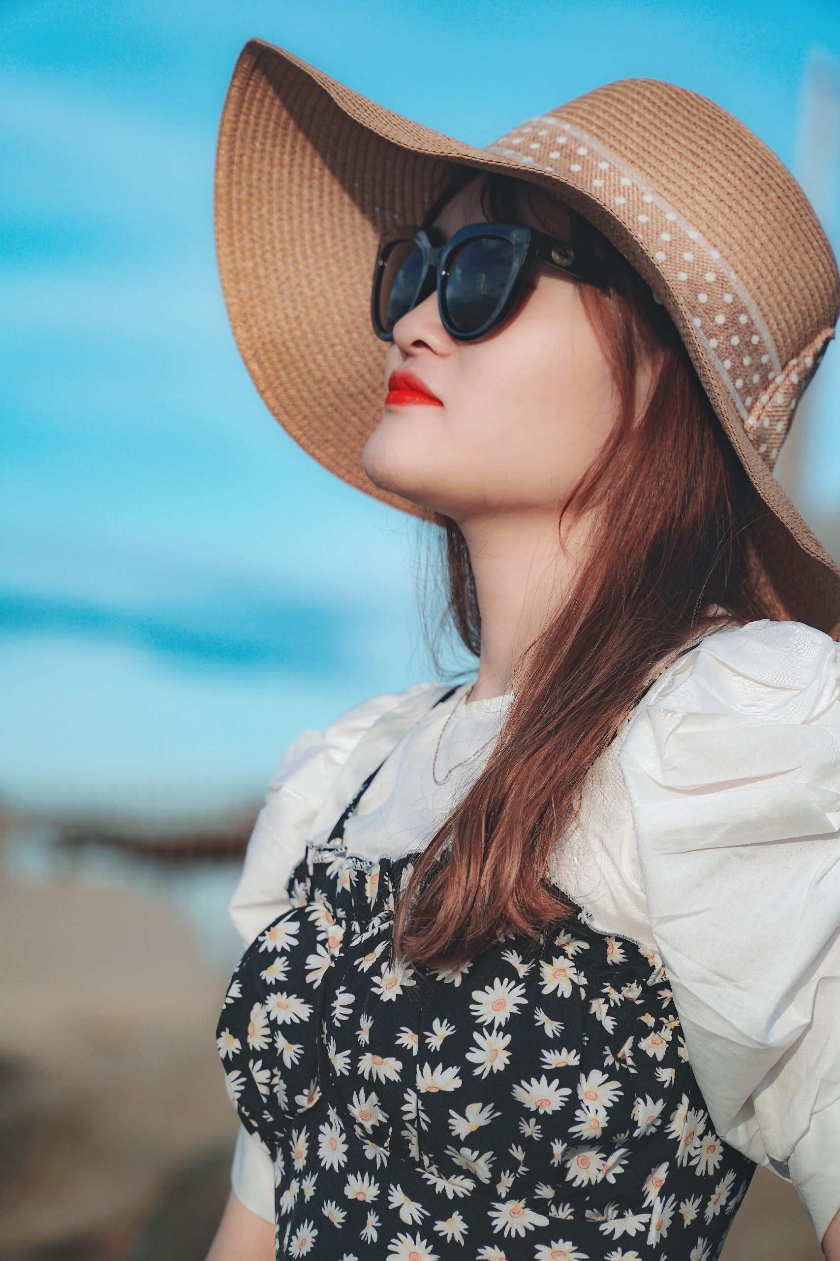 Stylish black woman in hat looking away · Free Stock Photo