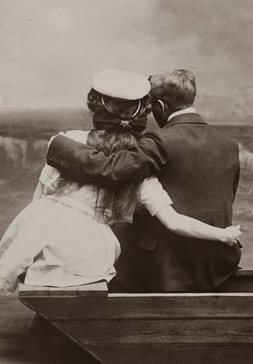 Δωρεάν στοκ φωτογραφιών με vintage φωτογραφία, αγάπη, αγκαλιά
