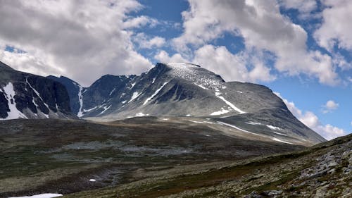 Free Snow Covered Mountain Under Blue Sky Stock Photo