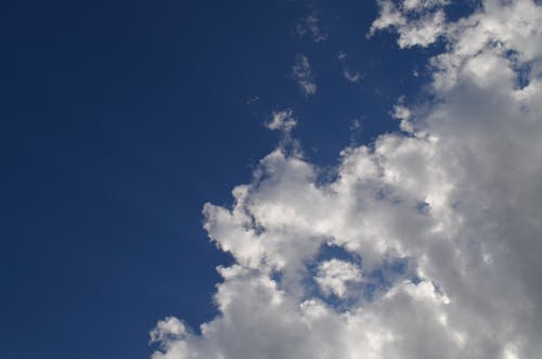Безкоштовне стокове фото на тему «атмосфера, білий, блакитне небо»