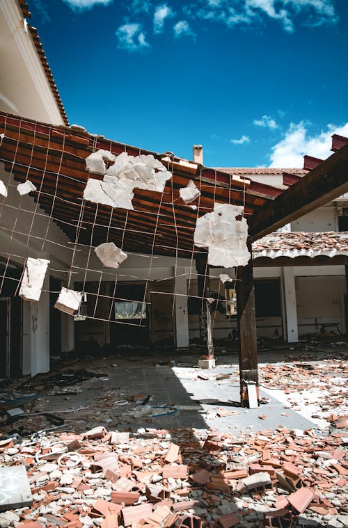 Foto profissional grátis de abandonado, calamidade, casa