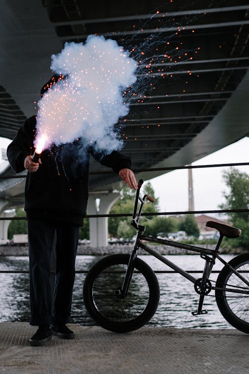 bisiklet, dikey atış, duman içeren Ücretsiz stok fotoğraf
