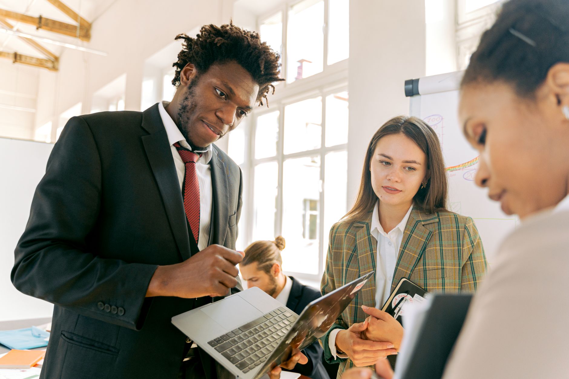 Contas digitais da empresa: checklist de acessos antes de contratar ou trocar de agência
