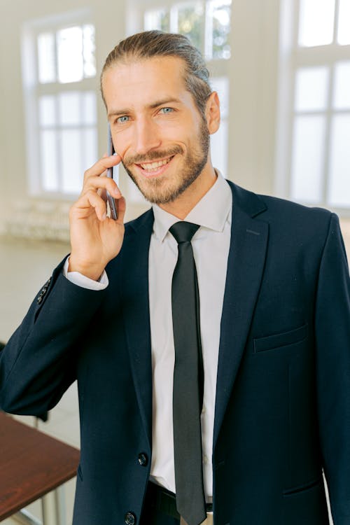 Foto profissional grátis de barba, chamada telefônica, conversando