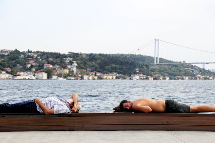 People Sleeping By The Bay 