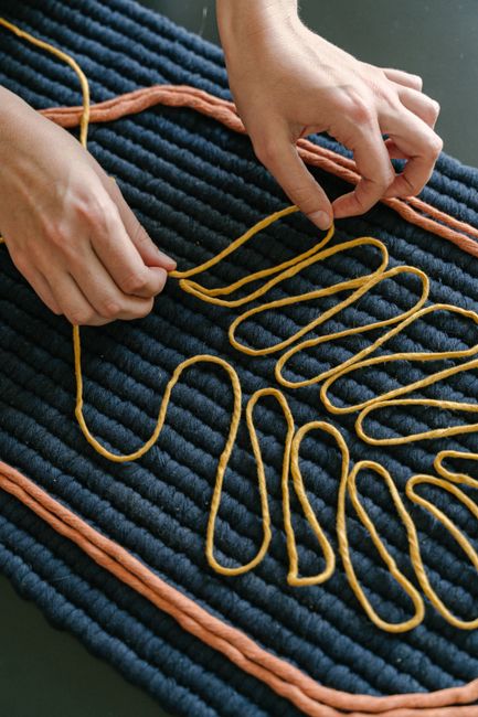 9. DIY (Do It Yourself): Kreasi Penyimpanan Vertikal yang Unik 9. DIY (Do It Yourself): Kreasi Penyimpanan Vertikal yang Unik