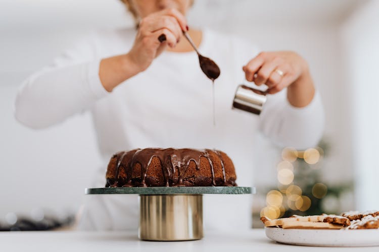 Adding Sauce To Cake