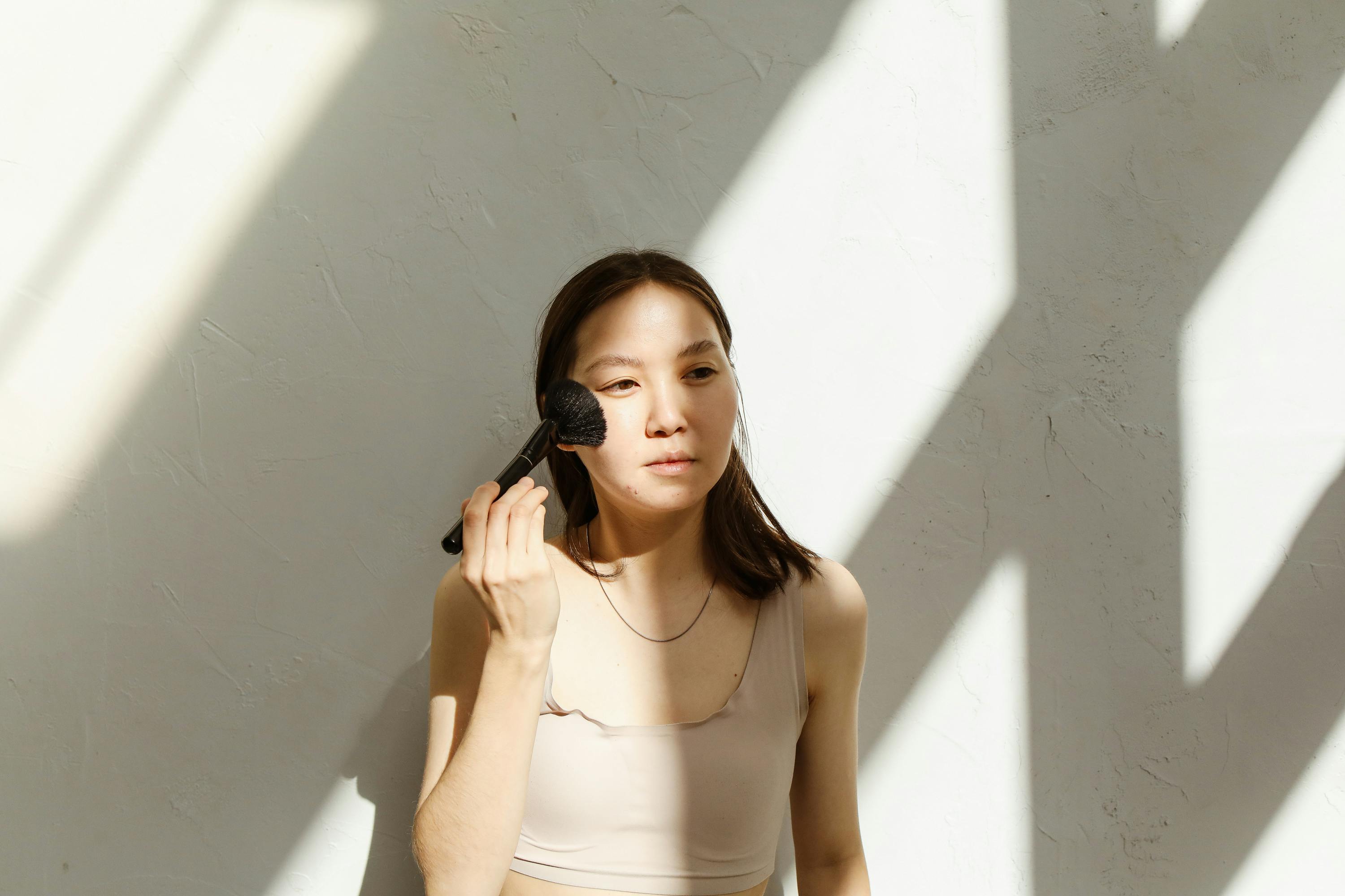 피지컬 글로우 운동 후 광채 피부 메이크업 루틴 제품 추천 비교 운동 후 피부 관리: 광채 메이크업 전 스킨케어 루틴
