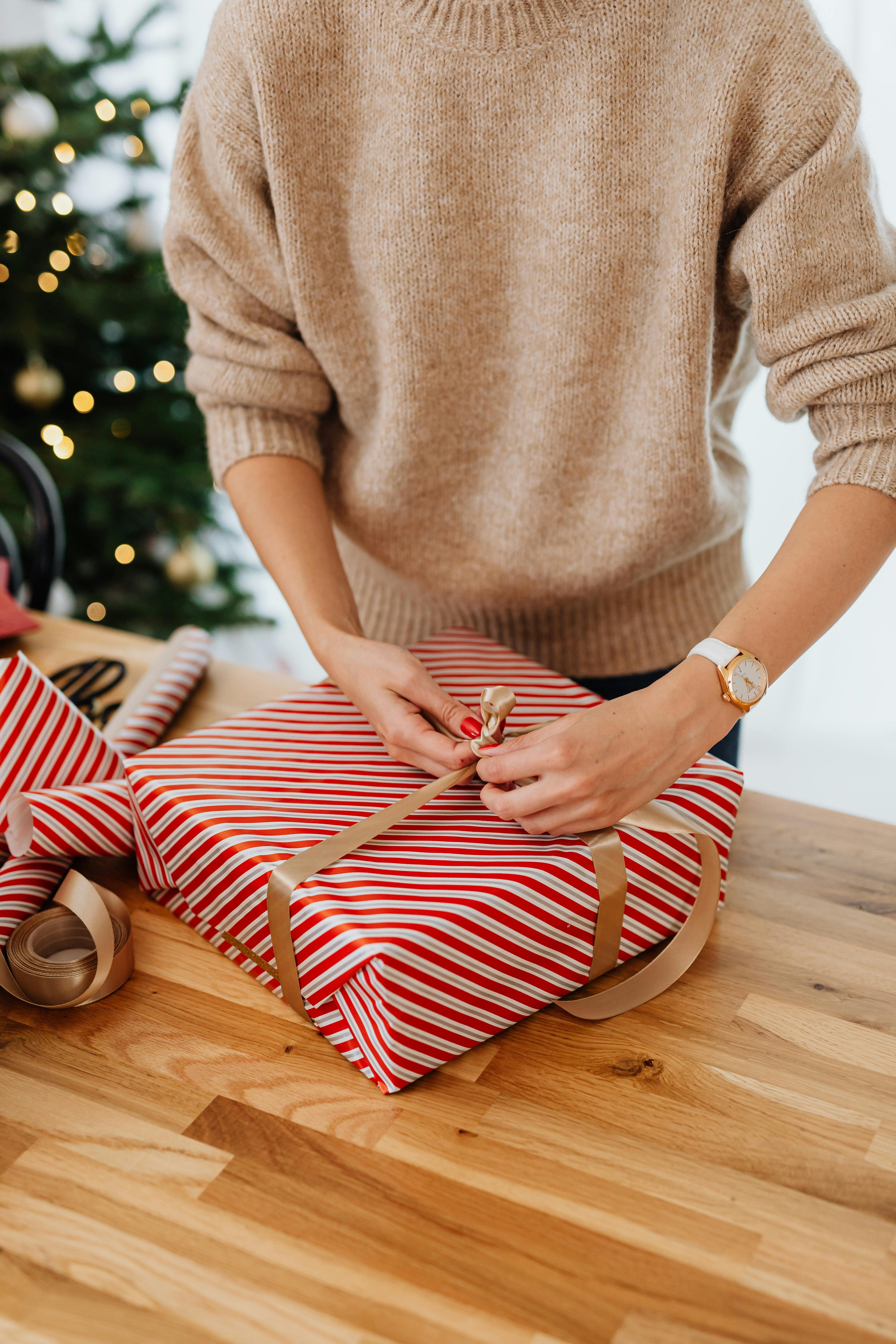  Wrap in a Snap: Rapid Gift Wrapping Techniques for the Festive Season