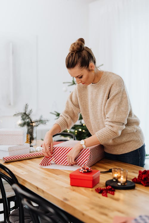 Безкоштовне стокове фото на тему «navidad, вертикальні постріл, жінка»