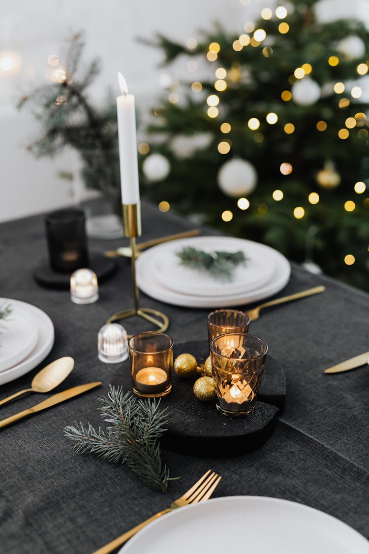 Decorative Christmas Table Setting