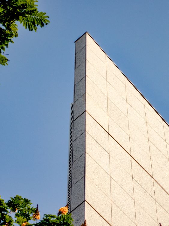 Gray Concrete Wall of a Building Under Blue Sky · Free Stock Photo