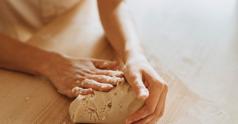 Pâte à modeler maison : 3 recettes, et l’avertissement sur le sel
