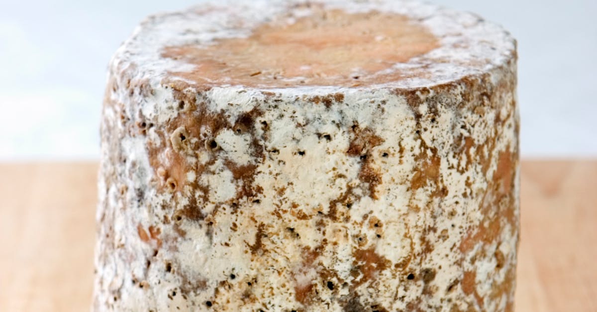 How long does cream cheese icing last out of the fridge