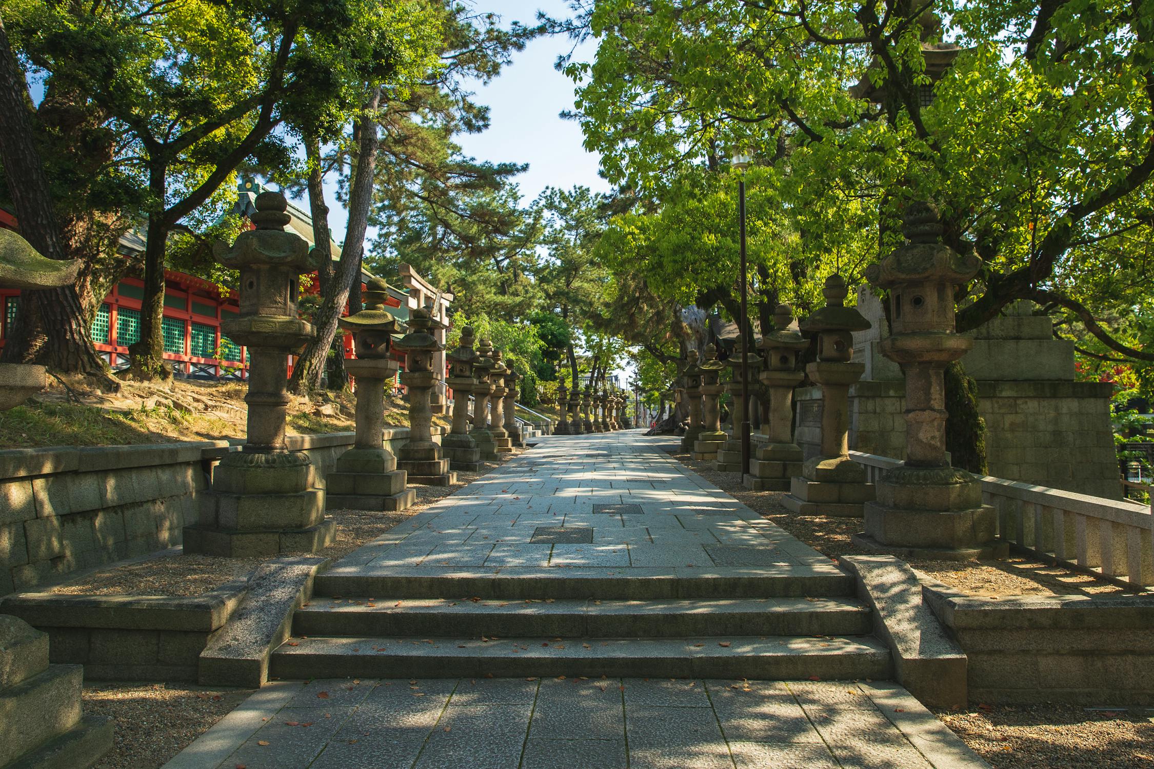 Long pathway surrounded by stone lantern · Free Stock Photo