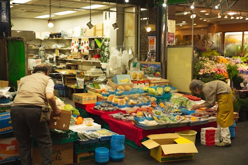 Free Прилавок с фруктами и овощами на рынке Stock Photo