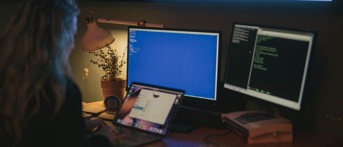 Abstract illustration of cloud computing with connected devices, symbolizing an Azure Virtual Desktop setup.