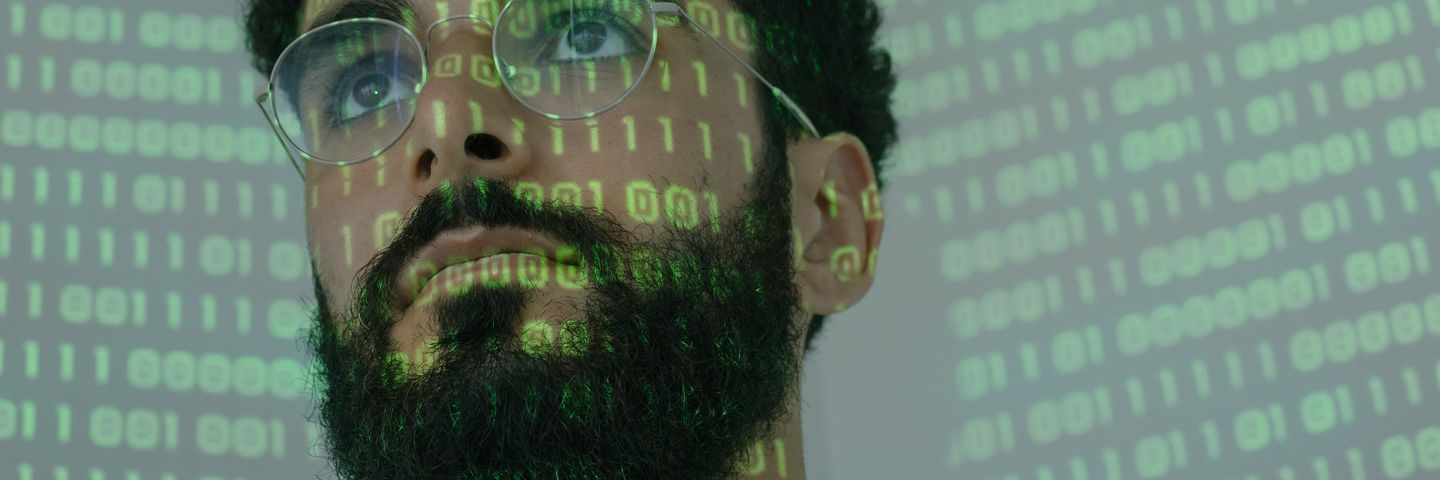 システム開発の作業風景のイメージ写真