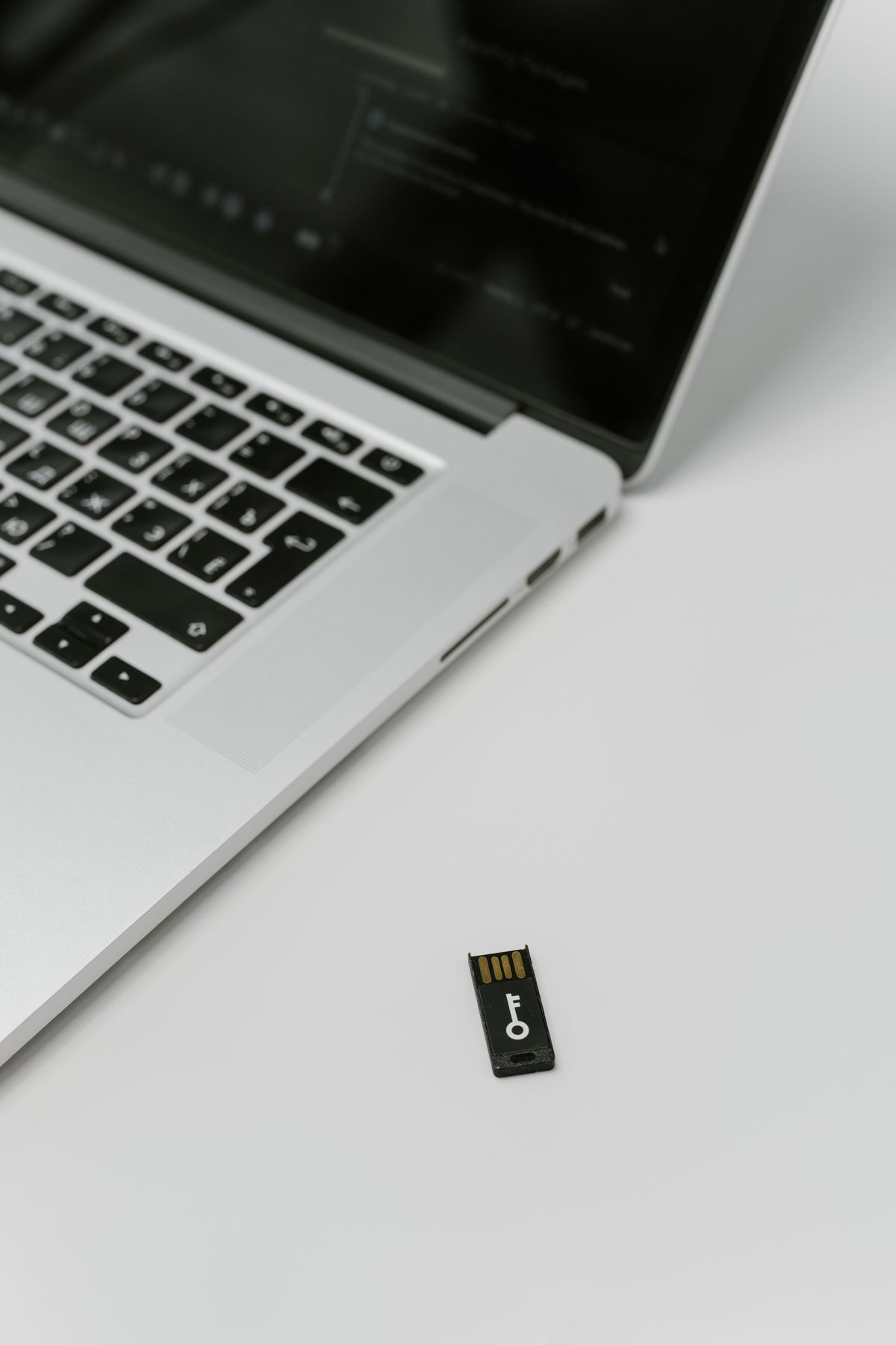 لوحة مفاتيح ومفتاح رقمي