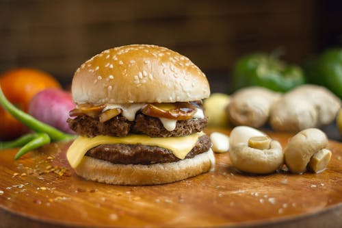 Gratis arkivbilde med burger, dobbelt, fast food