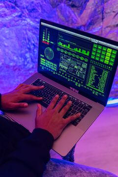 Cara Mengamankan Data Perusahaan Dari Kebocoran AI Dan Risiko Shadow AI
