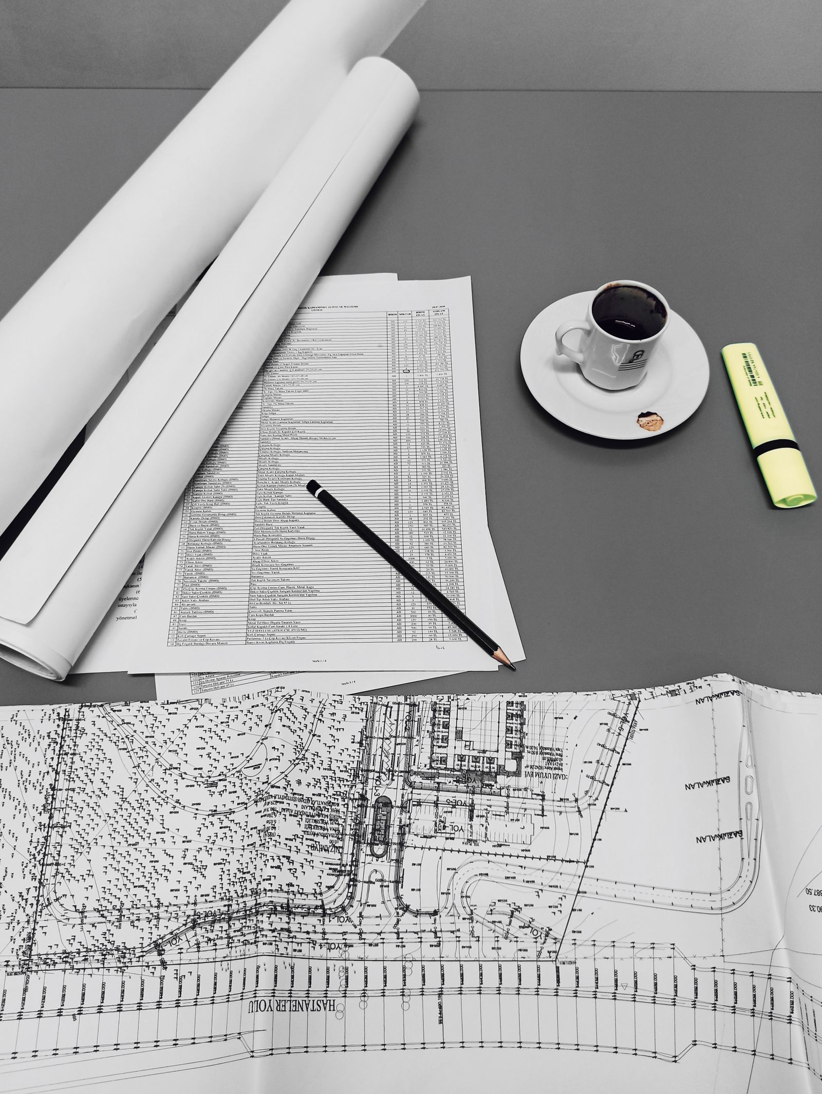 Planificación de obra sobre planos de construcción