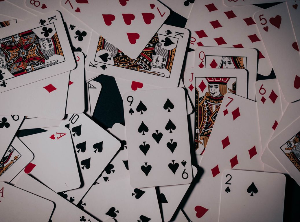 Online Casino: Spielautomaten und Live-Spiele im Überblick