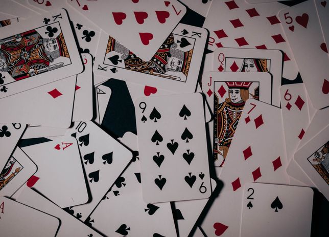 Online Casino: Spielautomaten und Live-Spiele im Überblick