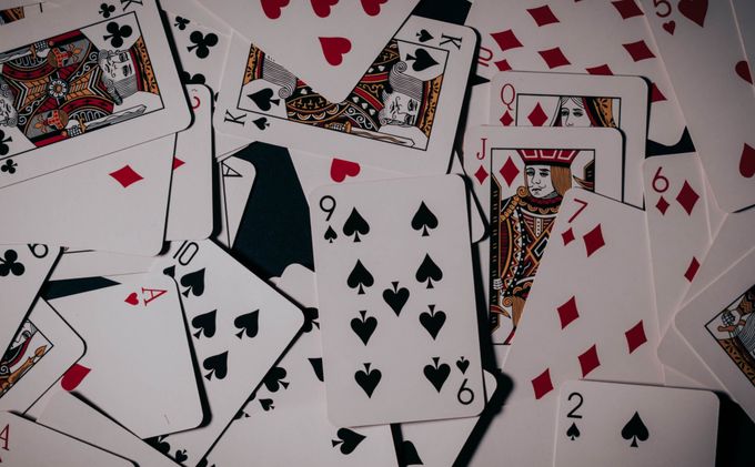 Online Casino: Spielautomaten und Live-Spiele im Überblick