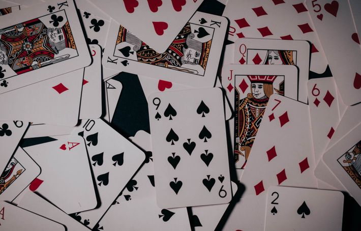 Online Casino: Spielautomaten und Live-Spiele im Überblick