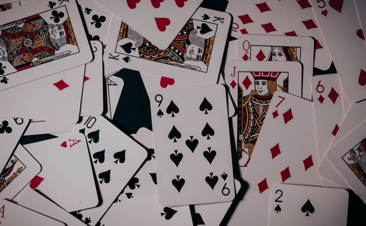 Online Casino: Spielautomaten und Live-Spiele im Überblick