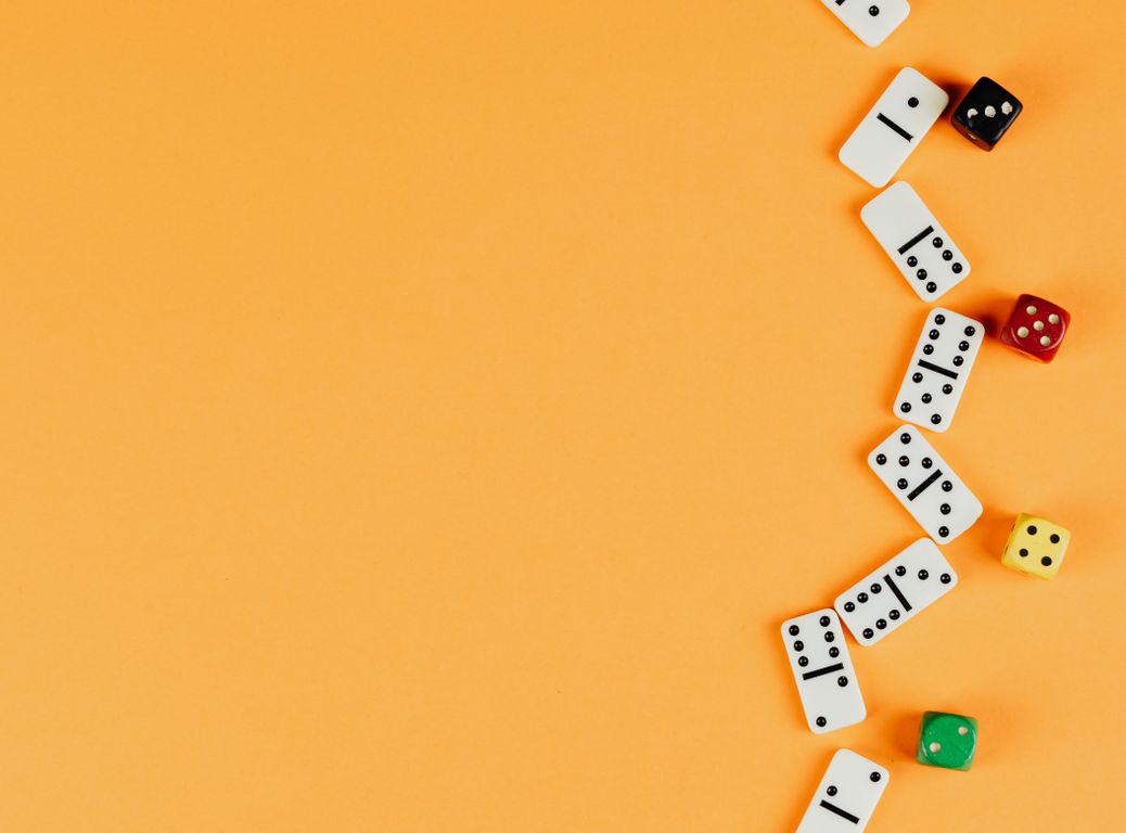 Casino-Turnier mit Spielern an Spielautomaten