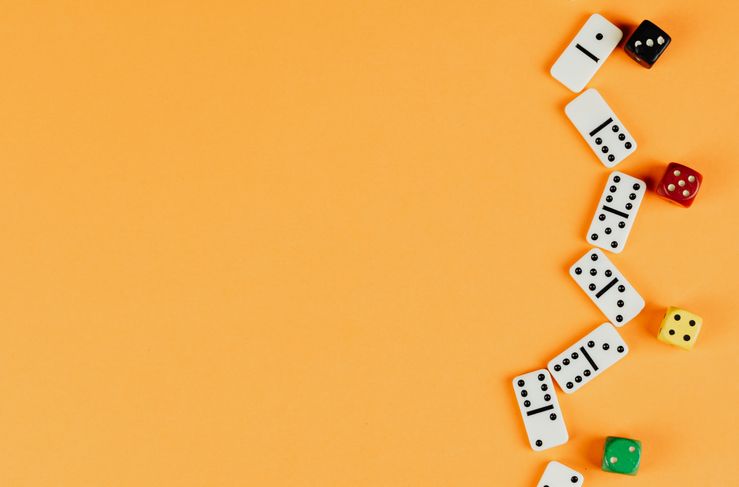 Online Casino: Spielautomaten und Live-Spiele im Überblick