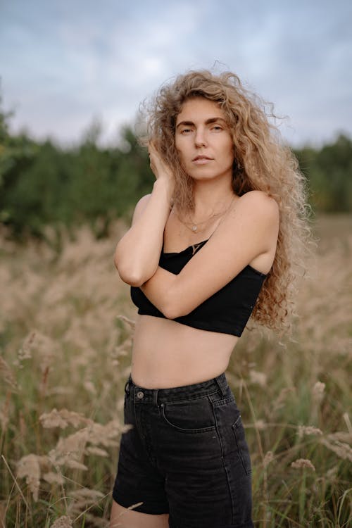 bezplatná Základová fotografie zdarma na téma hřiště, kavkazská žena, krásný Základová fotografie