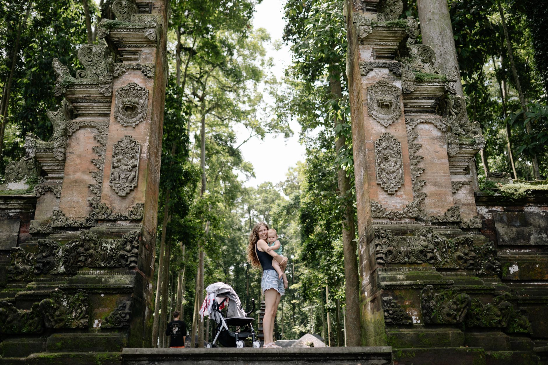 Best Compact Travel Strollers for Airlines (2026): Lightweight, Foldable, Flight-Ready