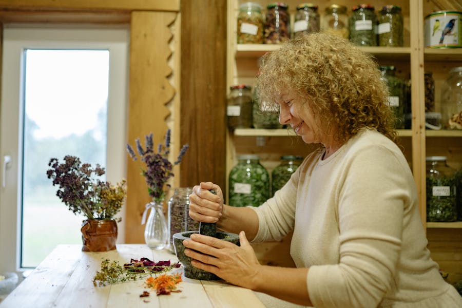 Preparación de hierbas amargas para Desintoxicación y Limpieza Herbal con Hierbas Amargas