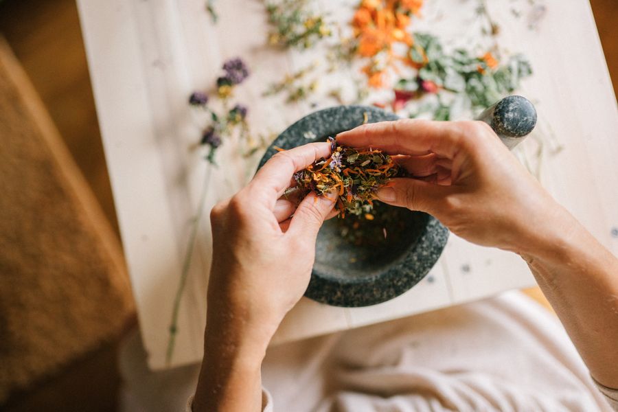 Preparing a natural herbal remedy