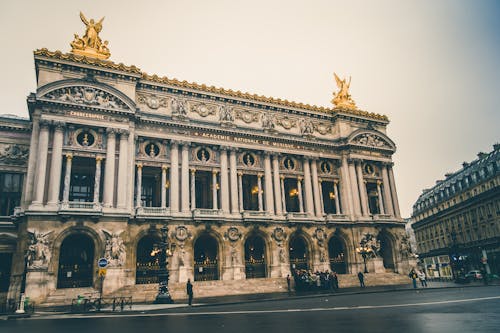 巴黎卡尼尔宫