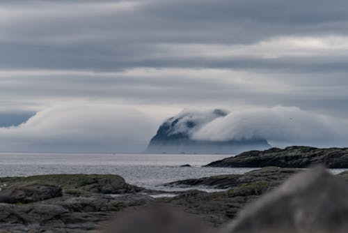 бесплатная Бесплатное стоковое фото с вода, гора, лофотенские острова Стоковое фото