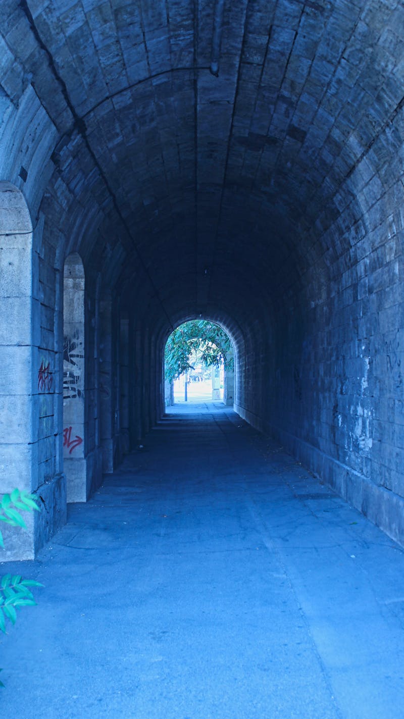 Sharp splinters of bone