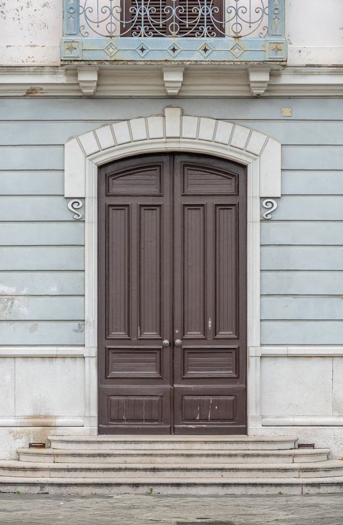 Free A charming wooden double door with ornate trim exemplifies vintage architecture. Stock Photo